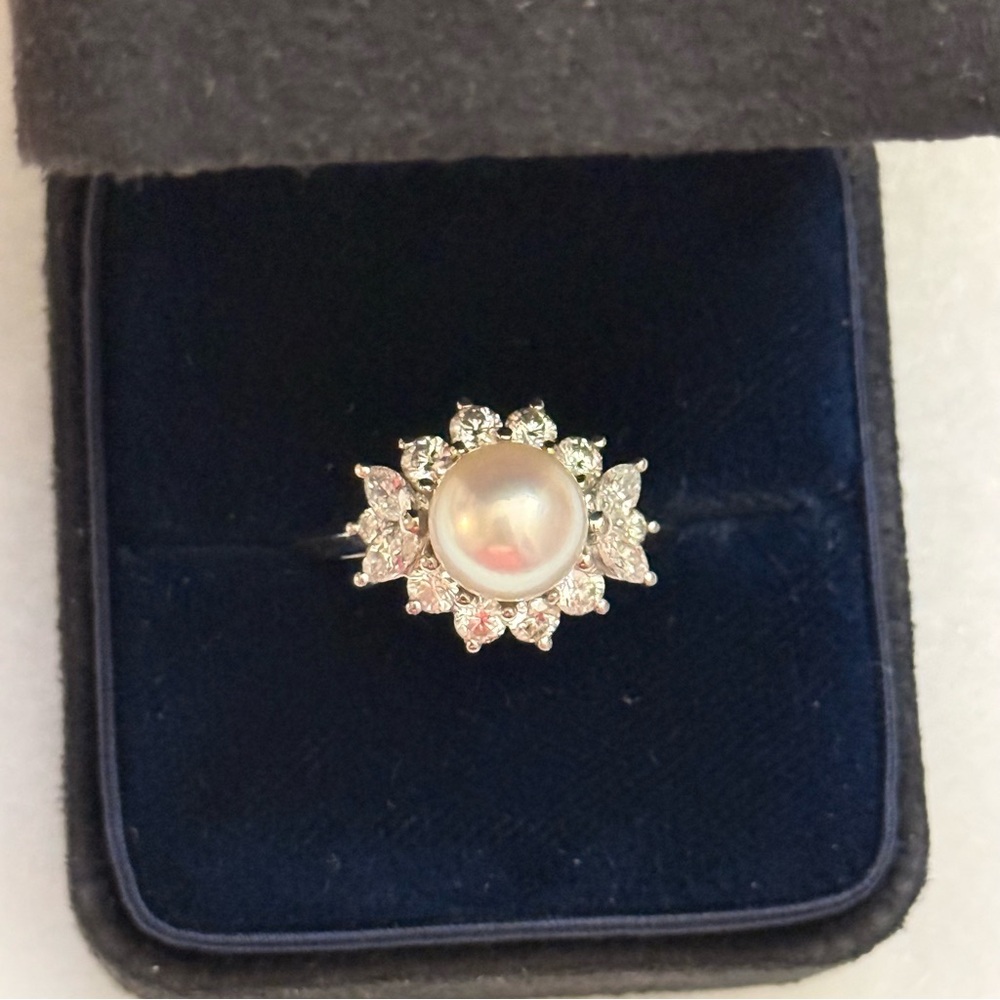 Victoria Tiffany and co diamond platinum and akoya pearl ring